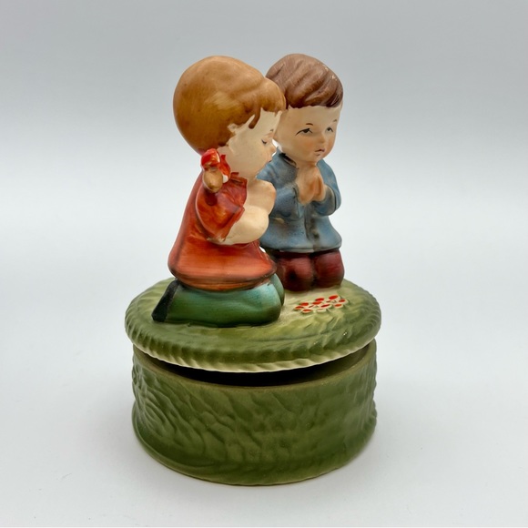 Sankyo Praying Children Rotating Music Box Plays Go To Sleep Kneeling Boy & Girl - Picture 6 of 10